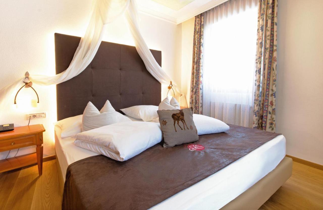 Hotel Engel Sluderno Bilik gambar