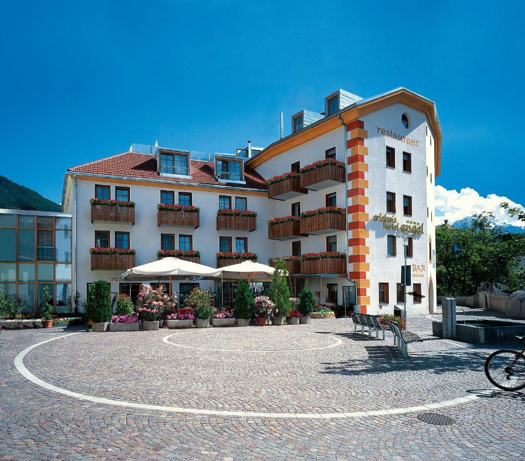 Hotel Engel Sluderno Luaran gambar